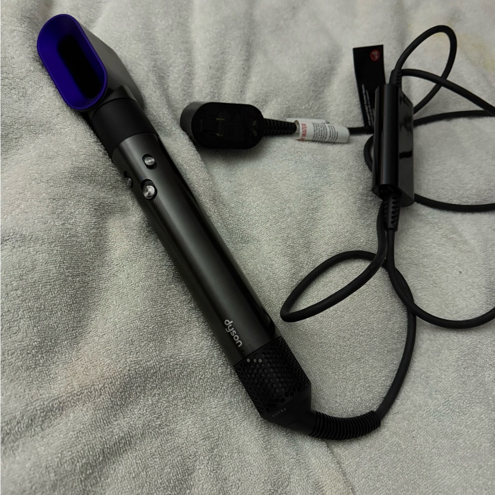 DYSON AirWrap - Picture 7 of 13